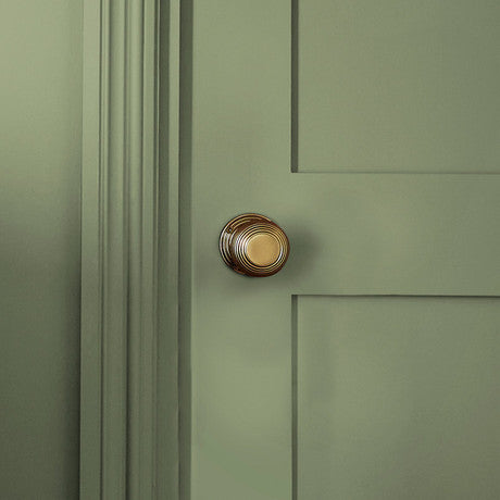 William Morris at Home Sauntered Leaf Paint