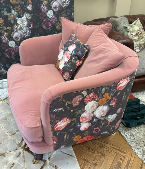 Snuggler Showroom Sale side