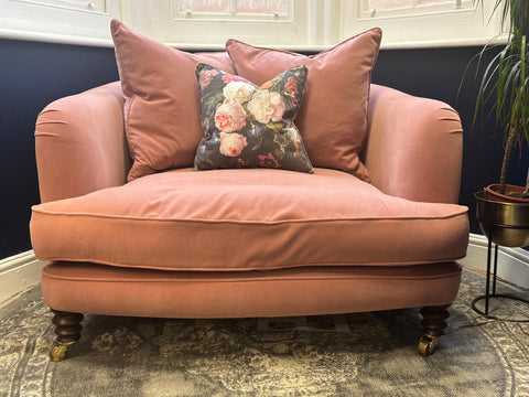 Snuggler Showroom Sale front